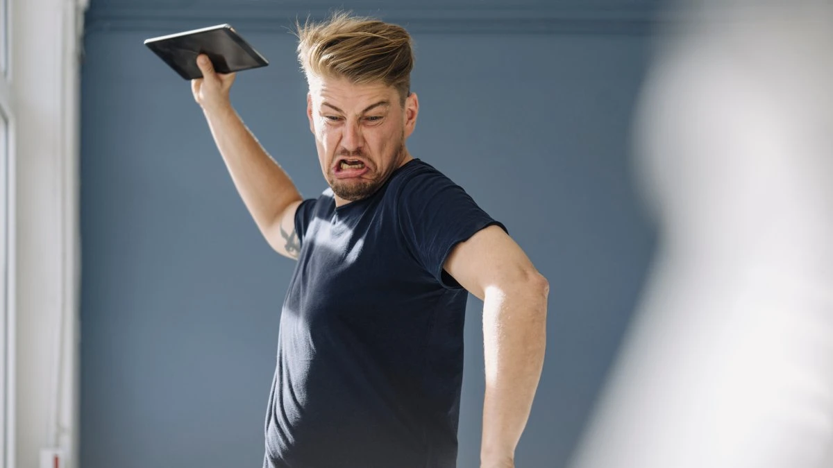 Therapist says this is the first thing you should do if you're ‘crashing out'