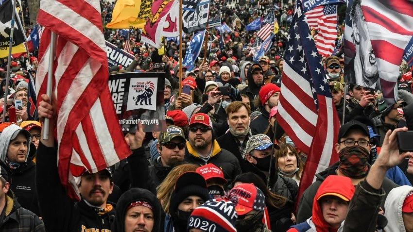 Oath Keeper Pleads Guilty in Capitol Riot Case, Will Cooperate with Investigators