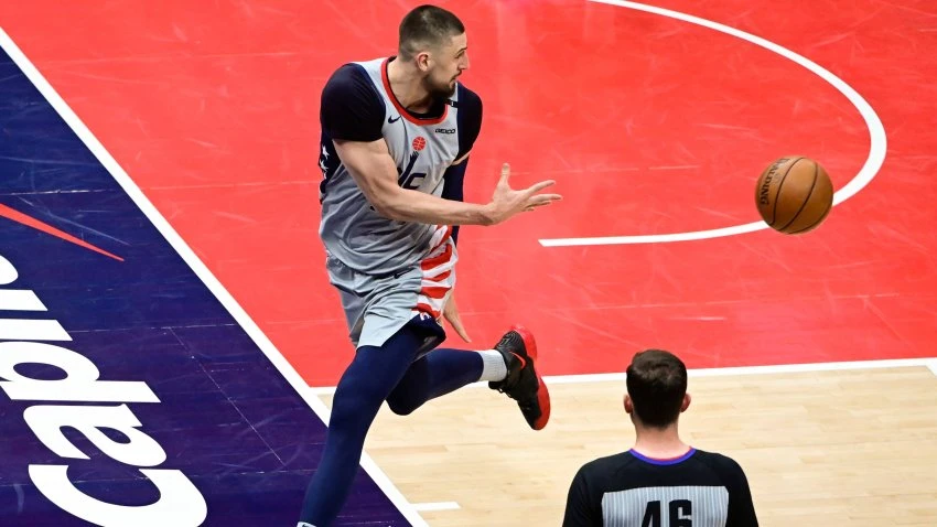 Alex Len to End NBA's Longest Active Streak by Playing in First Playoffs
