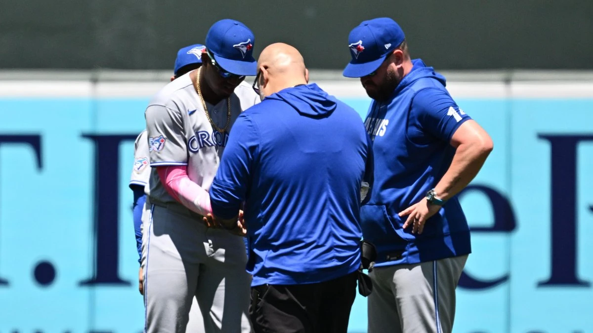 Blue Jays' Jesús Sánchez injures wrist on ball thrown by kid from stands