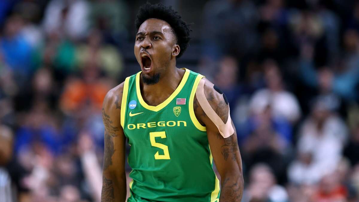 Oregon's Jermaine Couisnard drops 40 points on ex-team in March Madness upset