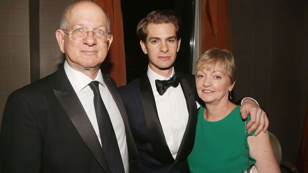 Andrew Garfield and Elmo teach an ‘extremely important' lesson on grieving and loss in viral video, psychologist says