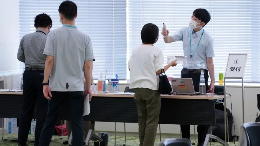 Companies Give Vaccines to Workers, Boosting Japan's Rollout