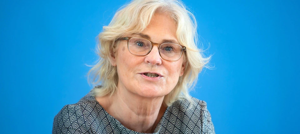 Lambrecht fordert Überprüfung der Maskenpflicht