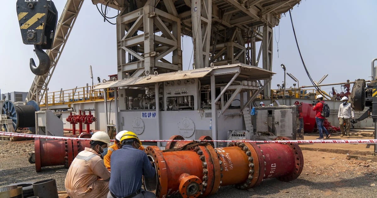 Registra petróleo la mayor alza desde 2022 por guerra Israel-Irán