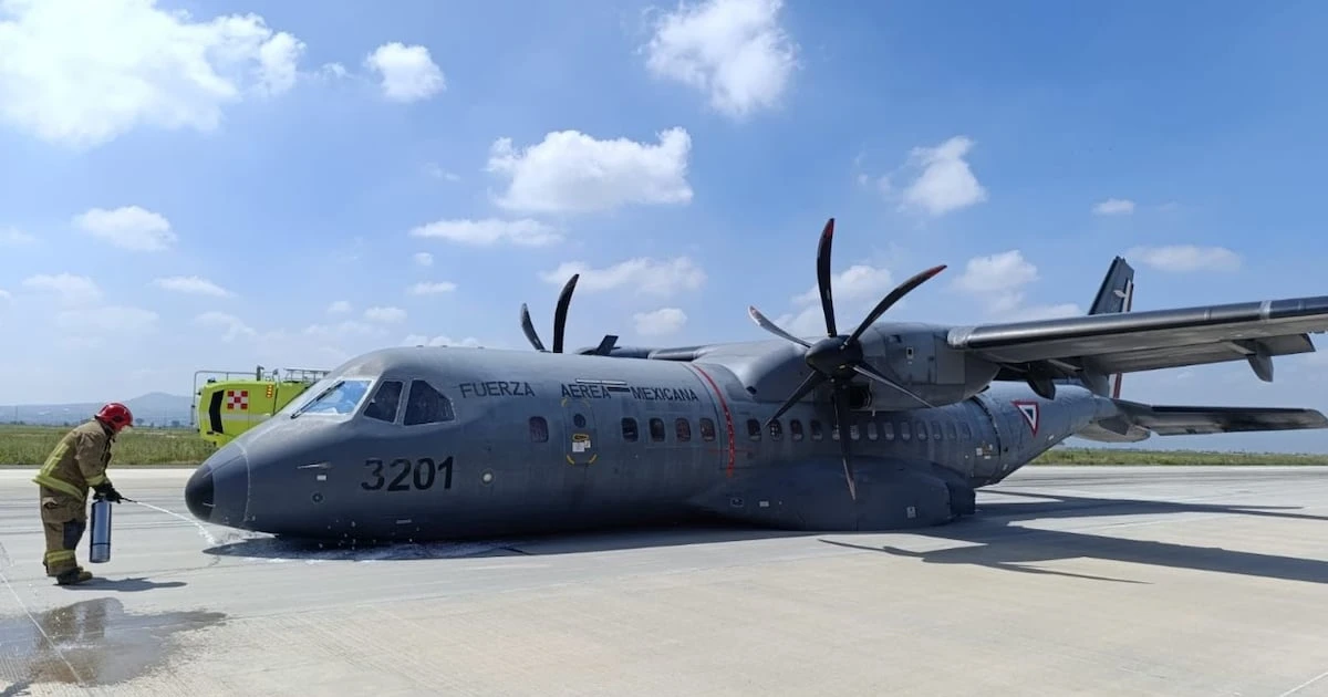Aterriza de emergencia en el AIFA avión de la Fuerza Aérea Mexicana, a días del desfile militar