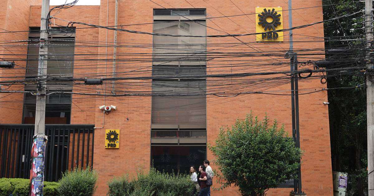 ‘Apagan luz al Sol Azteca’: INE formaliza desaparición del PRD 