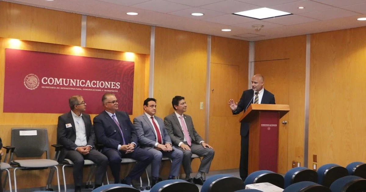 SICT vive una nueva etapa de servicio que es trabajar con honradez: Esteva Medina