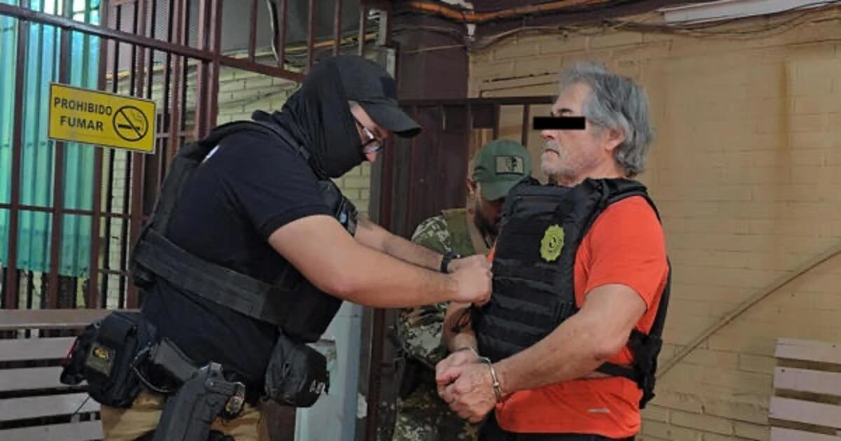 Encadenado y con chaleco antibalas: Así expulsaron a Bermúdez Requena de Paraguay (FOTOS)