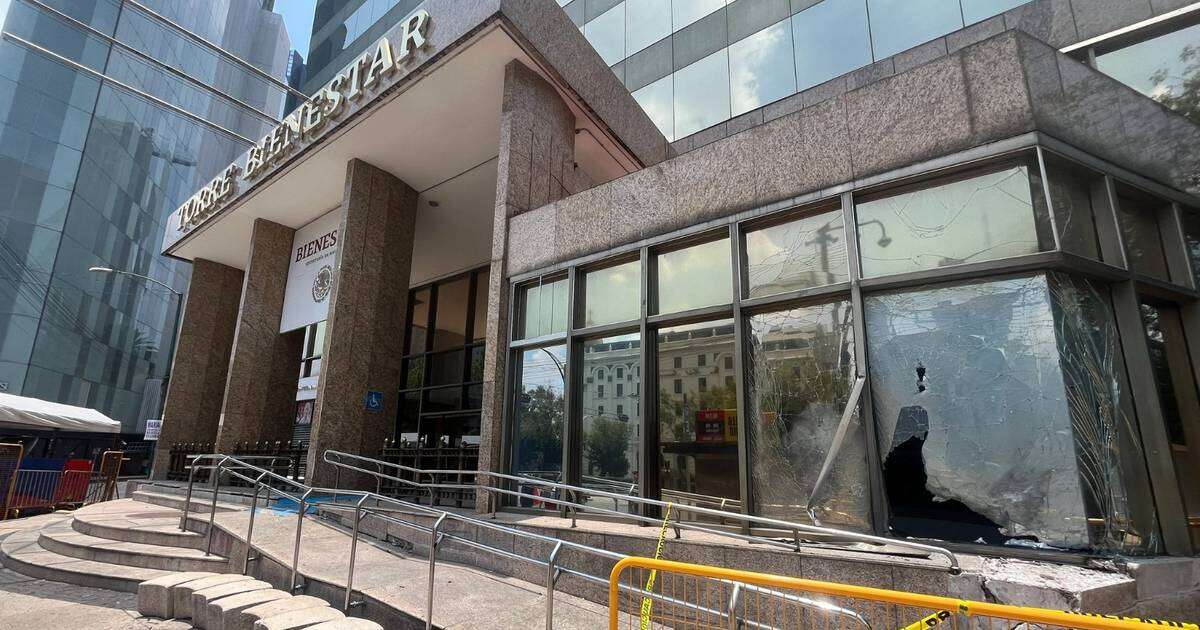 Vandalizan con petardos la sede de la Secretaría del Bienestar