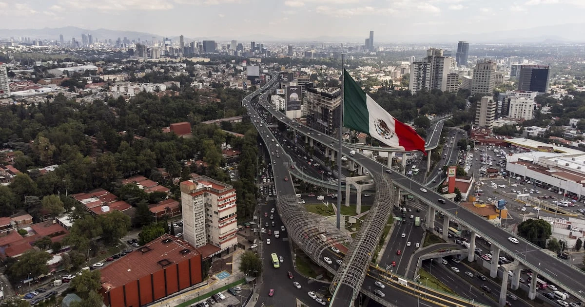 México debe frenar deuda para mantener el grado de inversión
