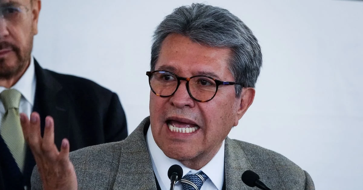 Ricardo Monreal defiende vacaciones en España: ‘Prefiero quedar mal con la oposición que con mi esposa’