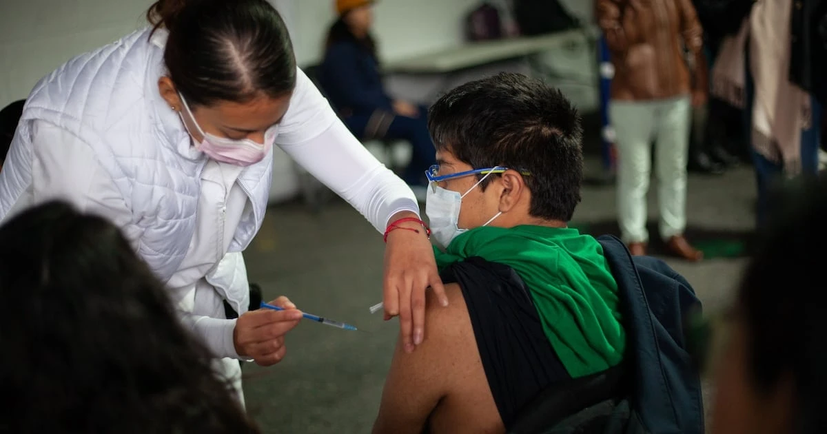 Campaña de vacunación 2025: ¿Quiénes son las personas que deben recibir ‘piquetito’ contra el Covid-19?