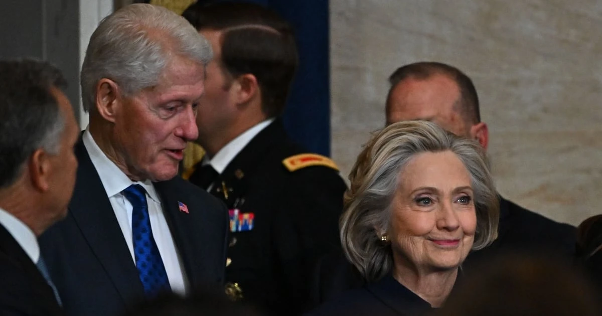 ¿Qué saben de Epstein? Congreso de EU cita a los Clinton por investigación tráfico sexual de menores