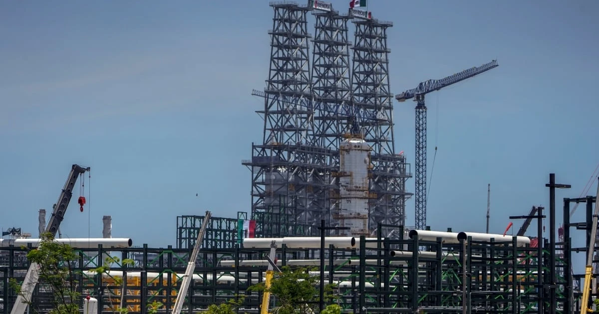 Pemex le ‘dispara’ petróleo a Cuba con las Gasolinas Bienestar: ¿Cuánto le vendió y a qué precio?