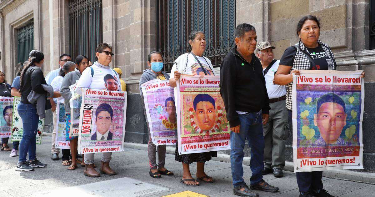 Papá de estudiante de Ayotzinapa dice que AMLO ha sido un fracaso: ‘Él no quiere tocar al Ejército’