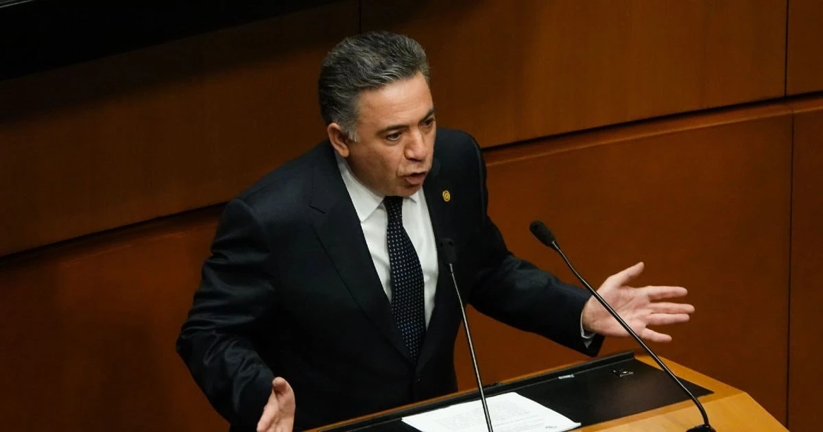 Enrique Inzunza (por fin) pide licencia al Senado tras ‘embestida mediática’ por acusación de EU