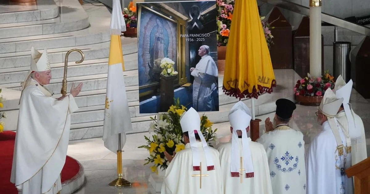 Mexicanos dan adiós a Francisco en la Basílica de Guadalupe