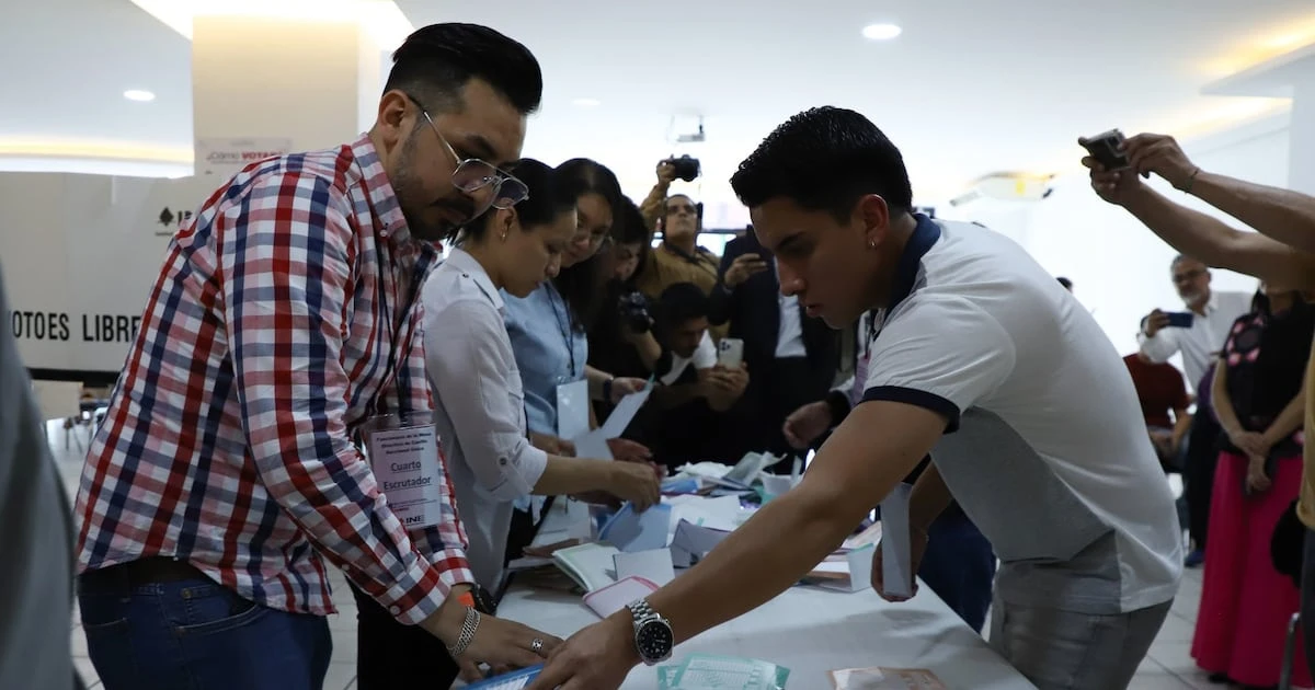 Elección judicial 2025: INE prohíbe que servidores públicos y partidos repartan acordeones