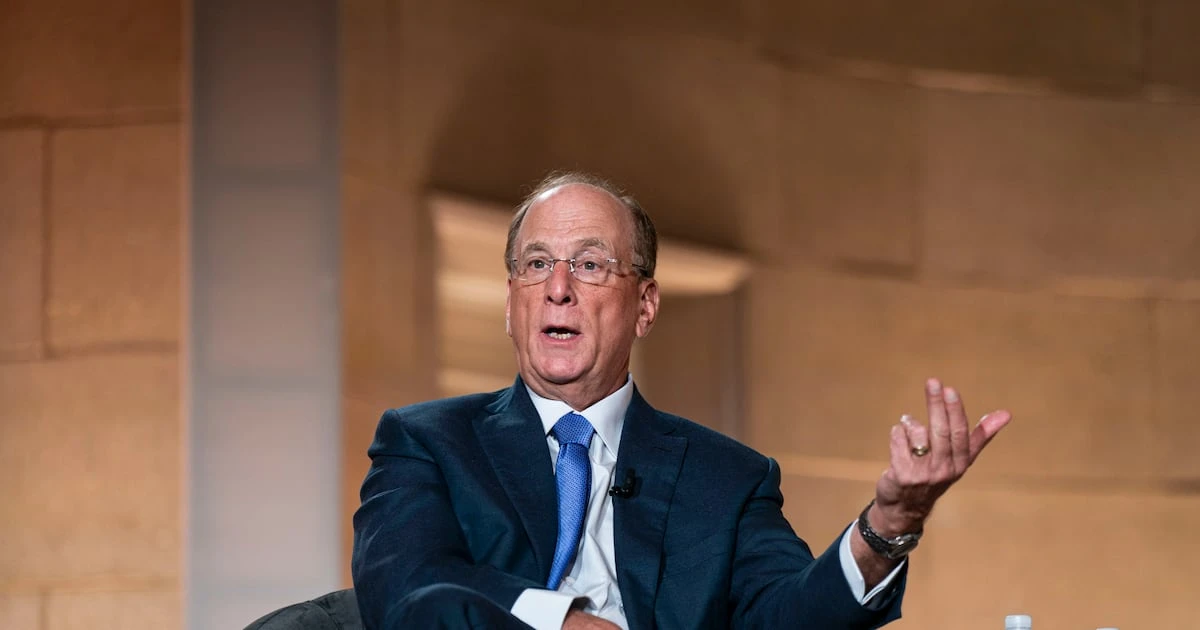 Larry Fink queda ‘impactado’ por aranceles de Trump y advierte: ‘EU está muy cerca de la recesión’ 