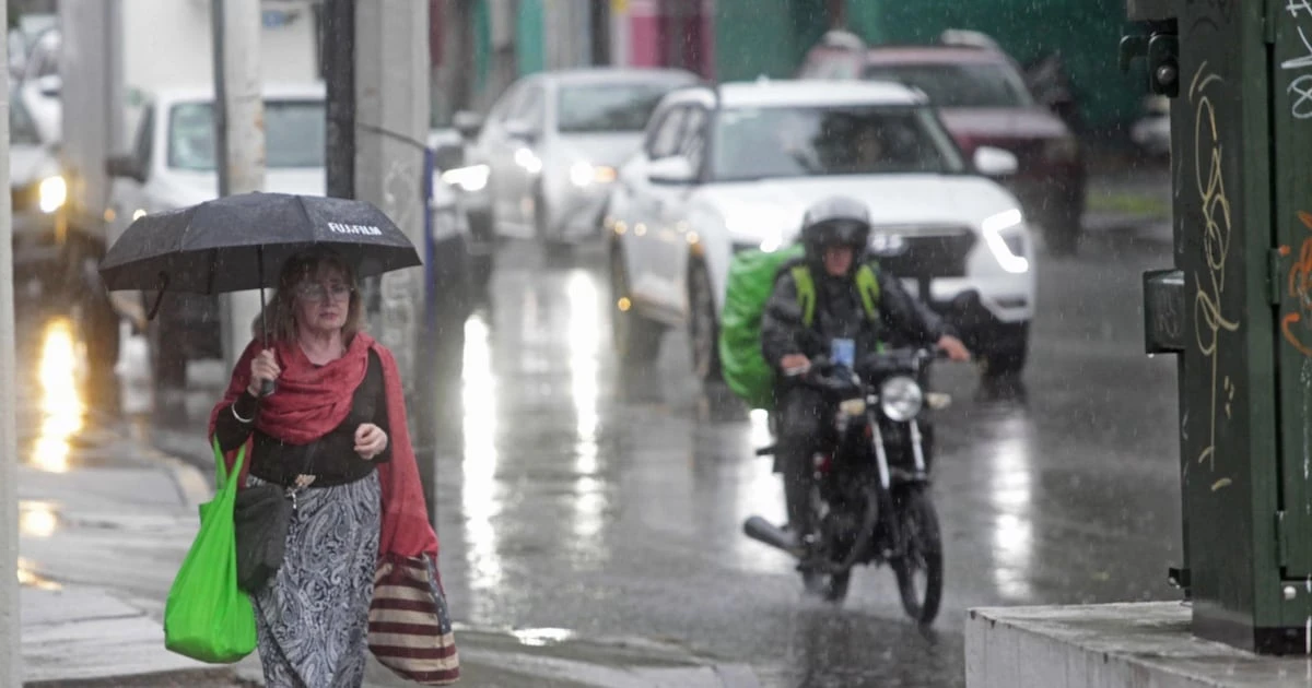 Se degrada ‘Flossie’... pero llega la onda tropical 8: ¿Qué estados esperan intensas lluvias hoy?