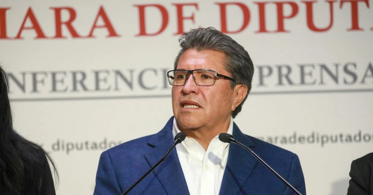 ‘Solo intentan llevar agua a su molino’: Monreal critica uso político del accidente del buque Cuauhtémoc