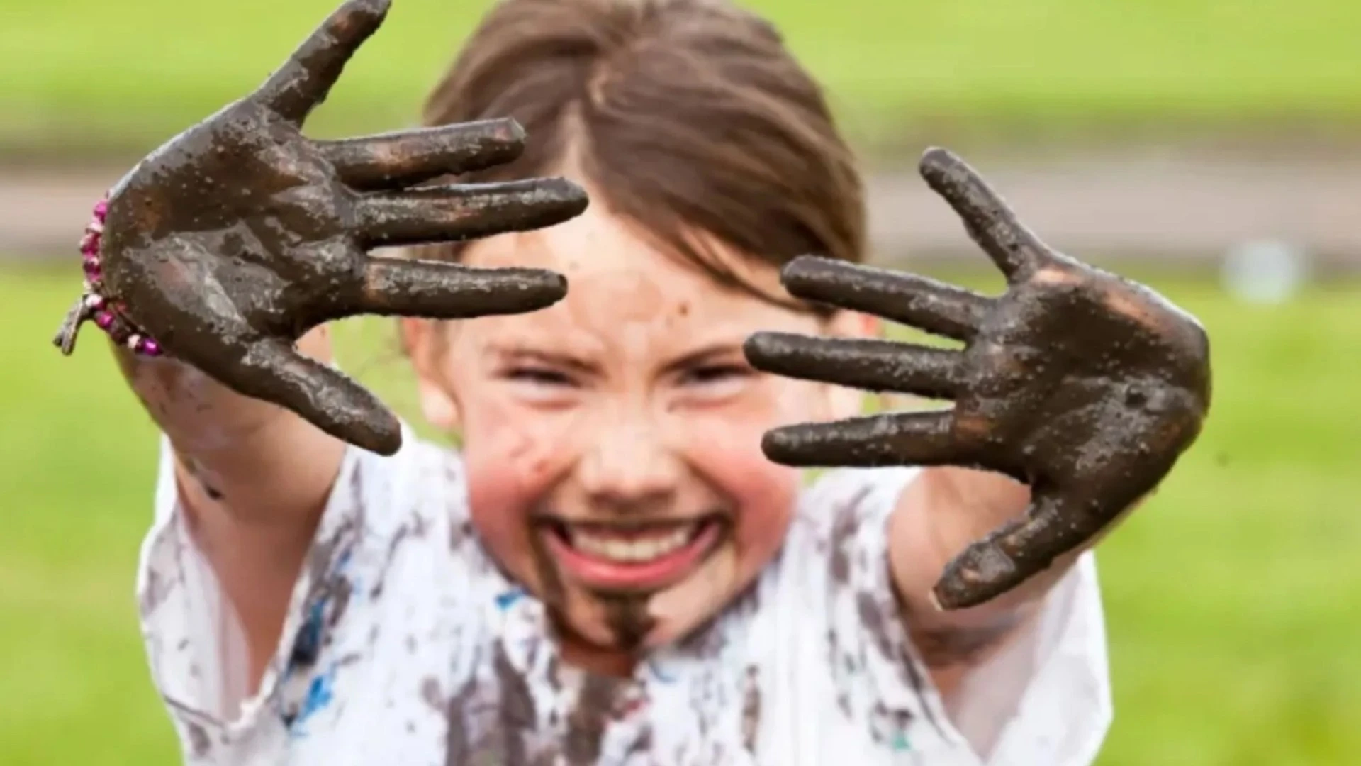 Remove 3 common stains from school clothing using ingredients you have at home