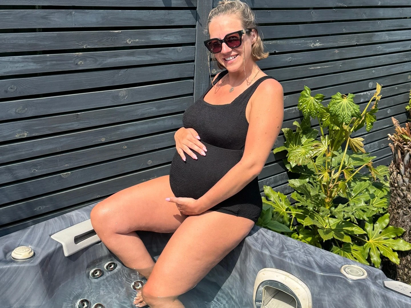 Pregnant Kelsey Parker shows off growing baby bump over Bank Holiday weekend