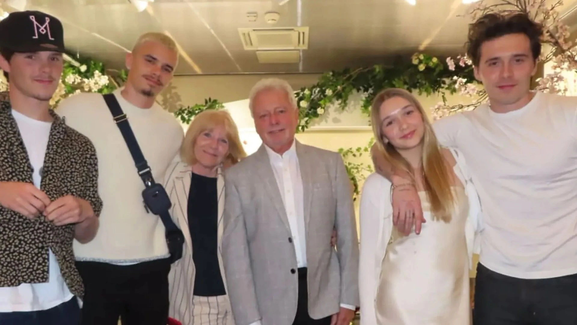 Victoria says 'we love you so much' as she shares snap of Brooklyn amid feud
