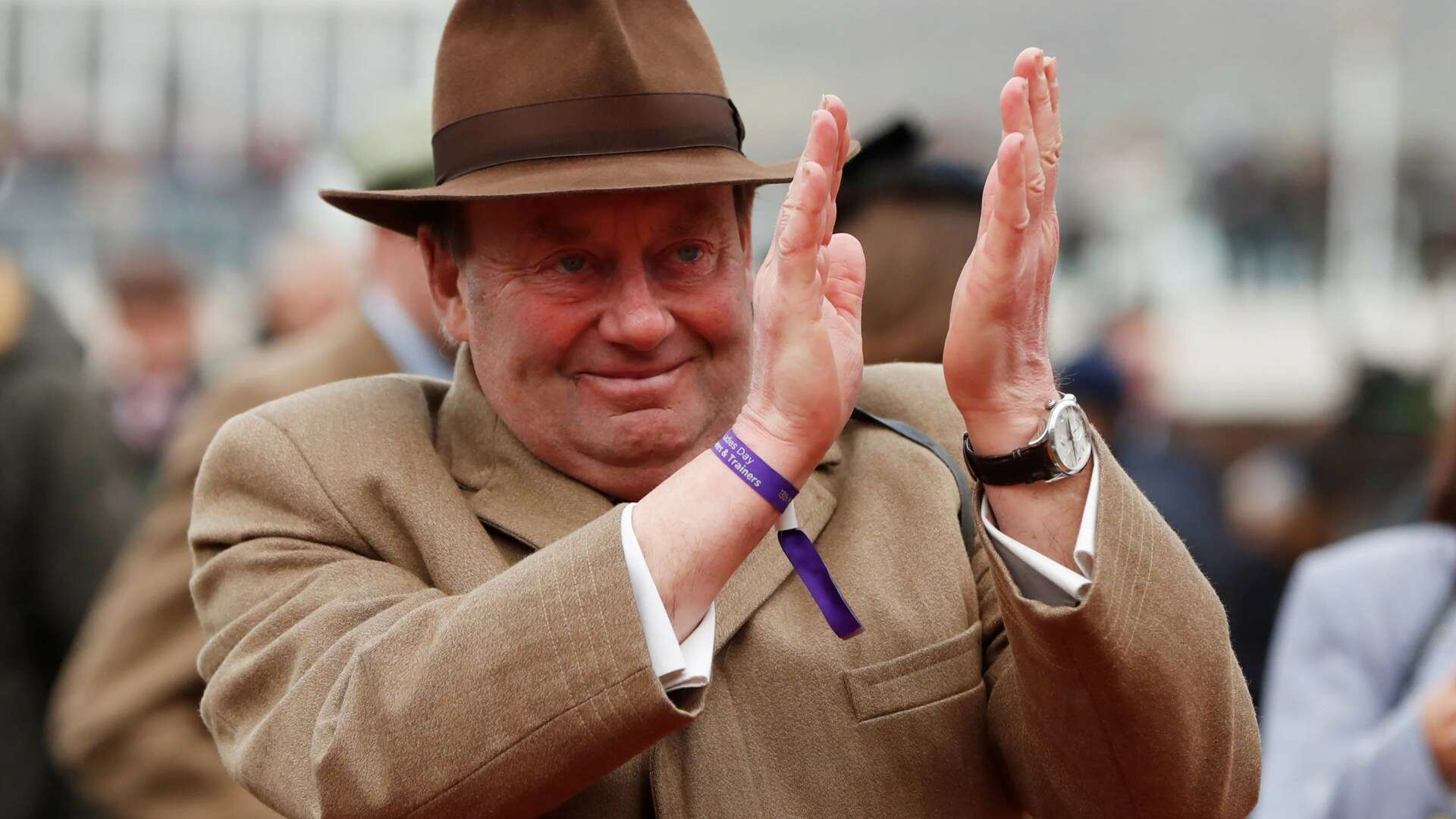 'Price has collapsed' - Mother of all gambles on Nicky Henderson's 'new Sir Gino'