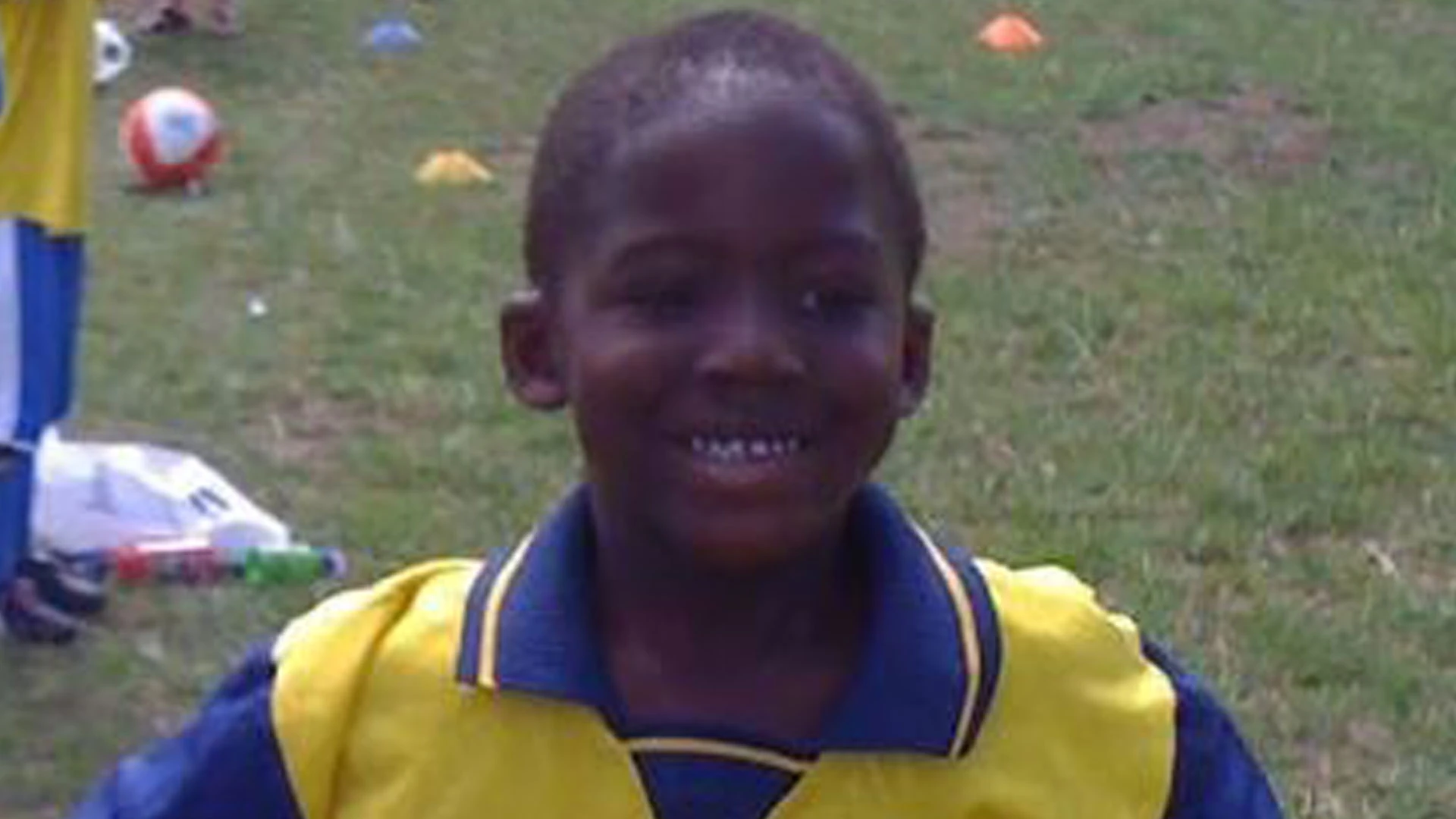 Man Utd fans baffled as Kobbie Mainoo posts throwback pic in rival club's shirt