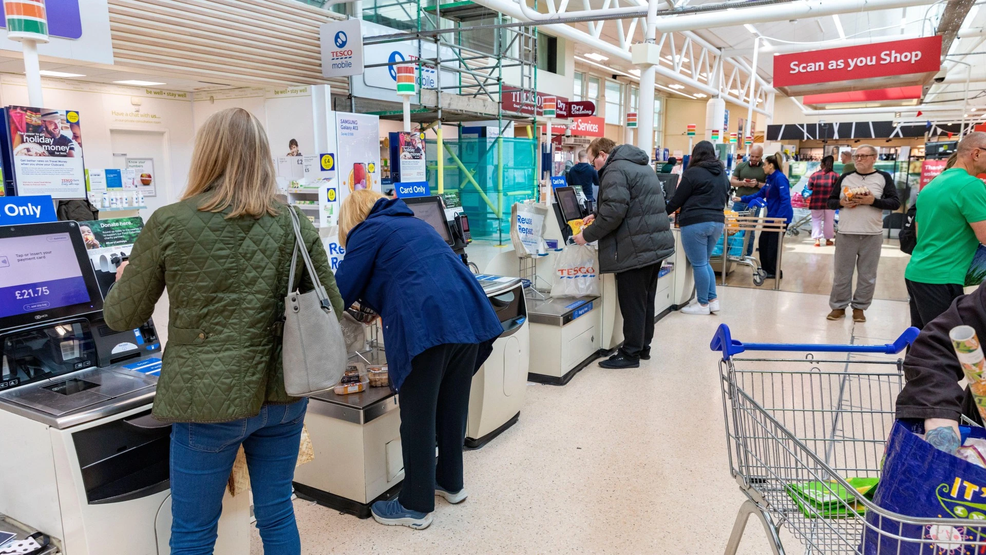 Change to Tesco’s checkout mocked by shoppers as ‘VAR-style AI JOKE’