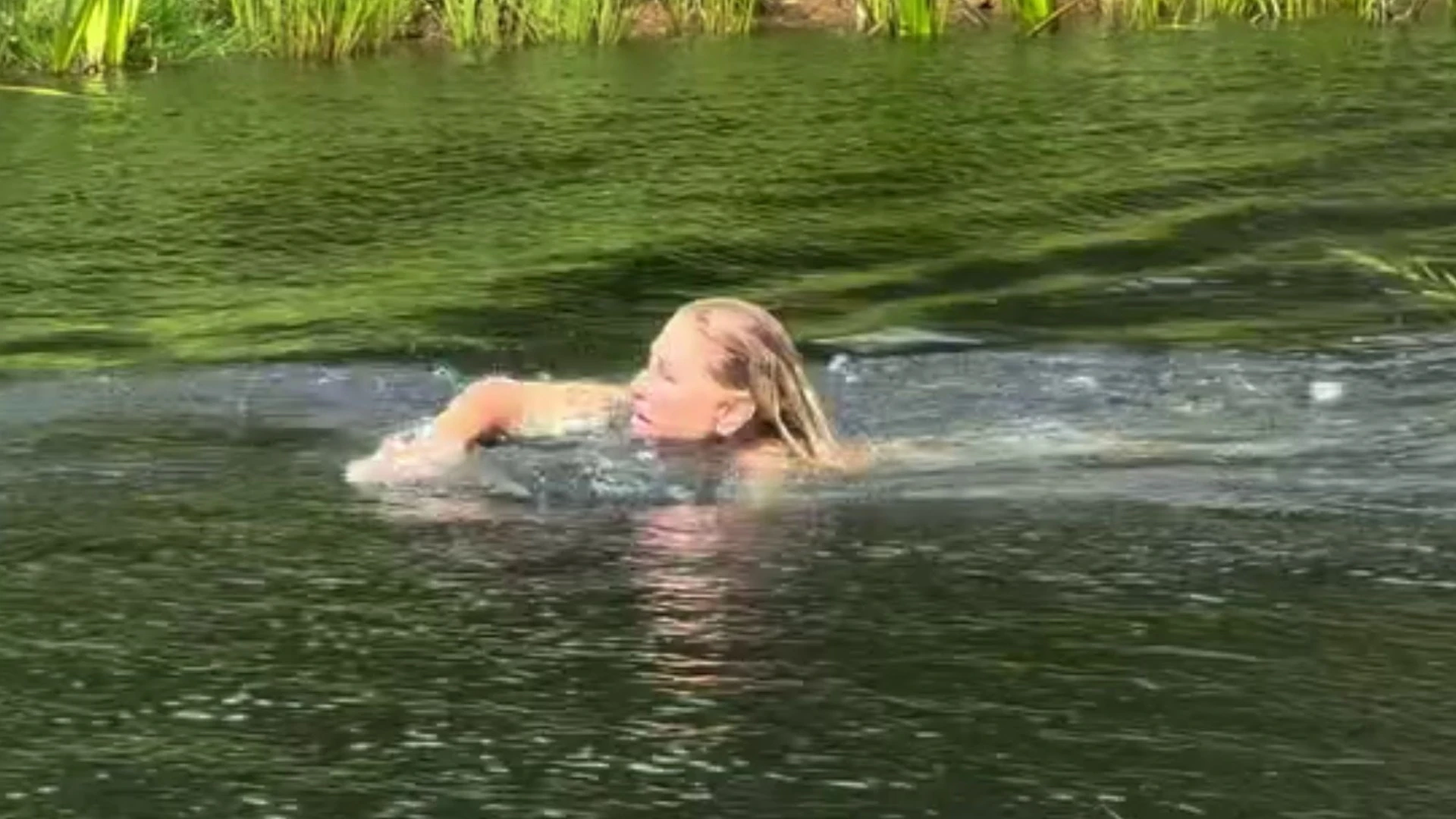 Jeremy Clarkson posts birthday tribute to girlfriend Lisa with NAKED swim pic