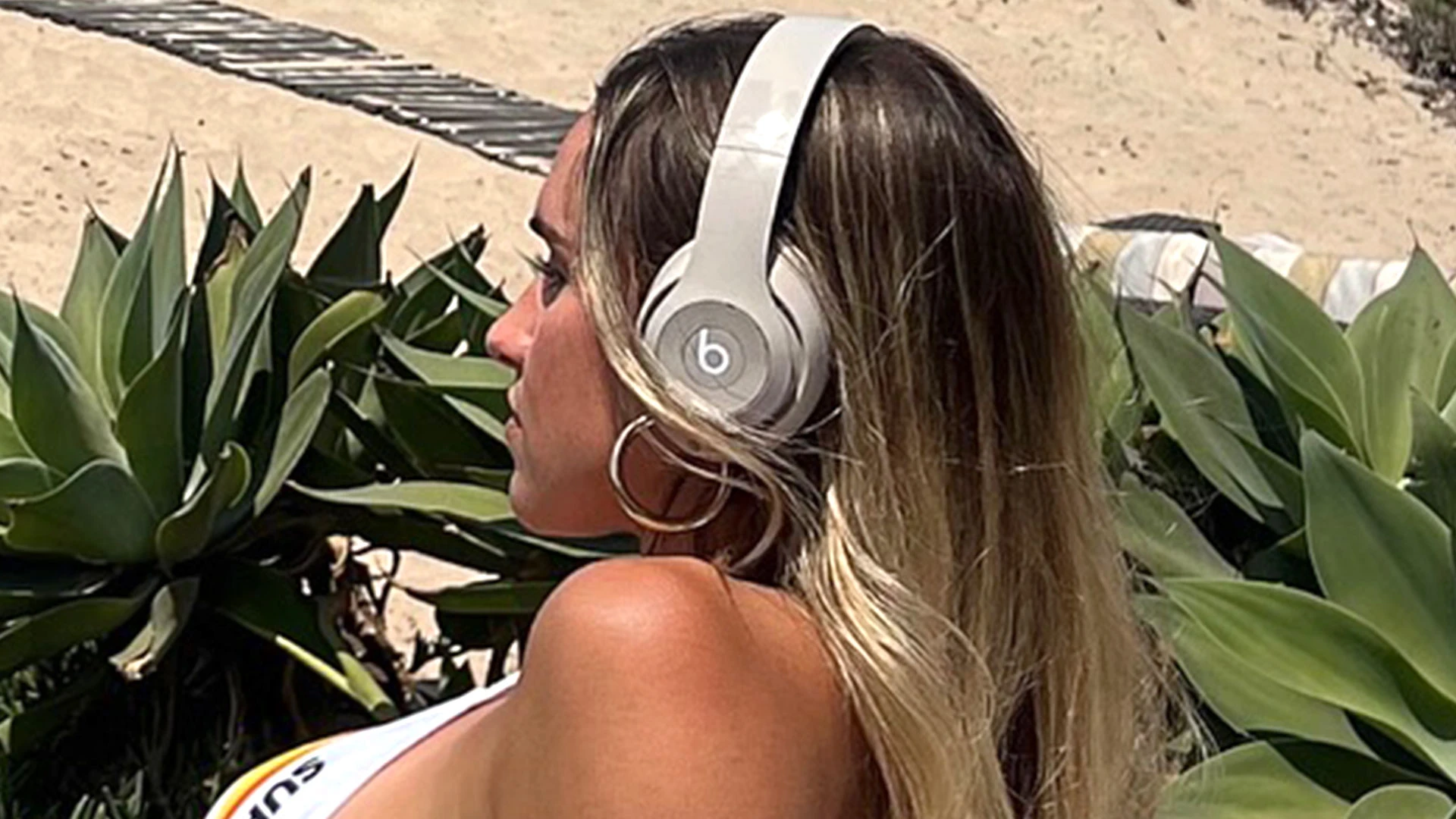 Kayla stuns fans in bikini as she shares cheeky post from latest beach hol