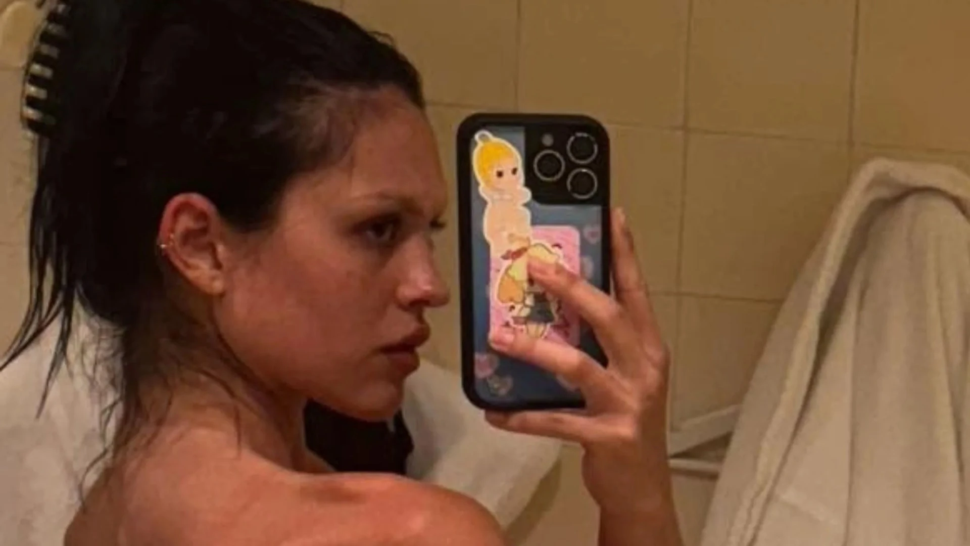 Nepo baby with reality star mom and Hollywood legend dad strips completely nude