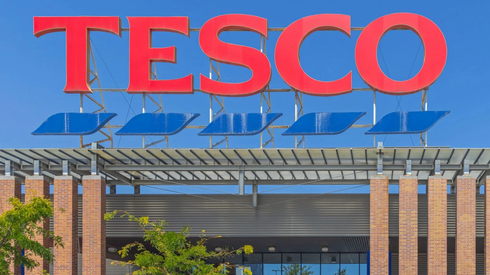 Shoppers discover how to get free gift cards whilst shopping at Tesco