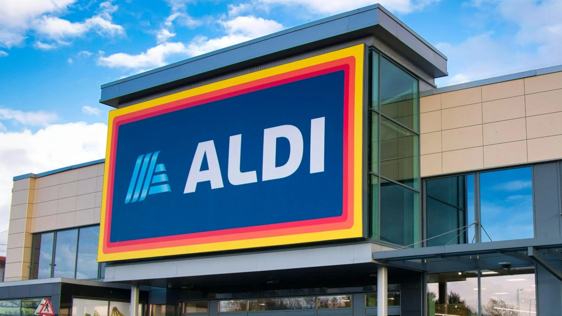 Aldi launches new £3 buys that will turn your garden into a lush oasis