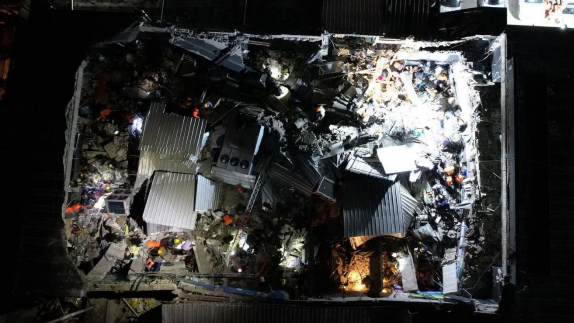 At least 12 dead & survivors trapped as ceiling collapses at nightclub