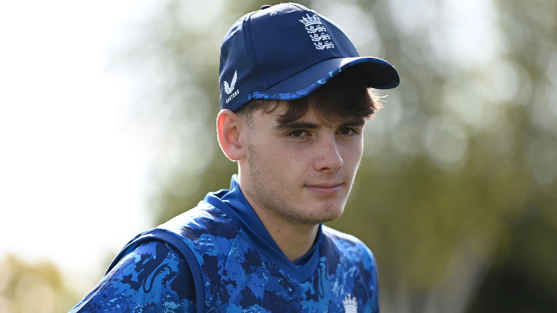 Snooker legend grandson, 17, signs for Surrey cricket