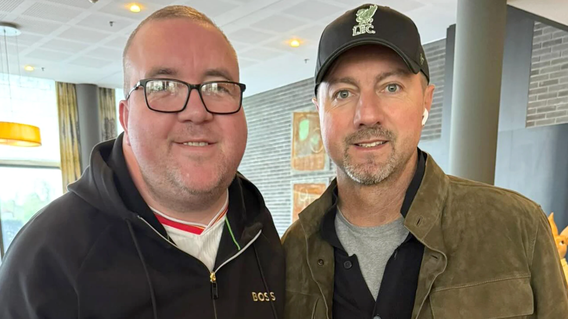 Liverpool icon looks unrecognisable in picture with darts star Stephen Bunting