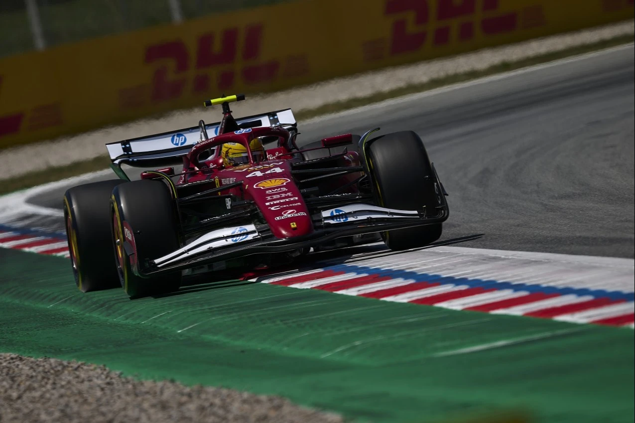 Piastri looks to fend off Norris and Verstappen with Hamilton in fifth