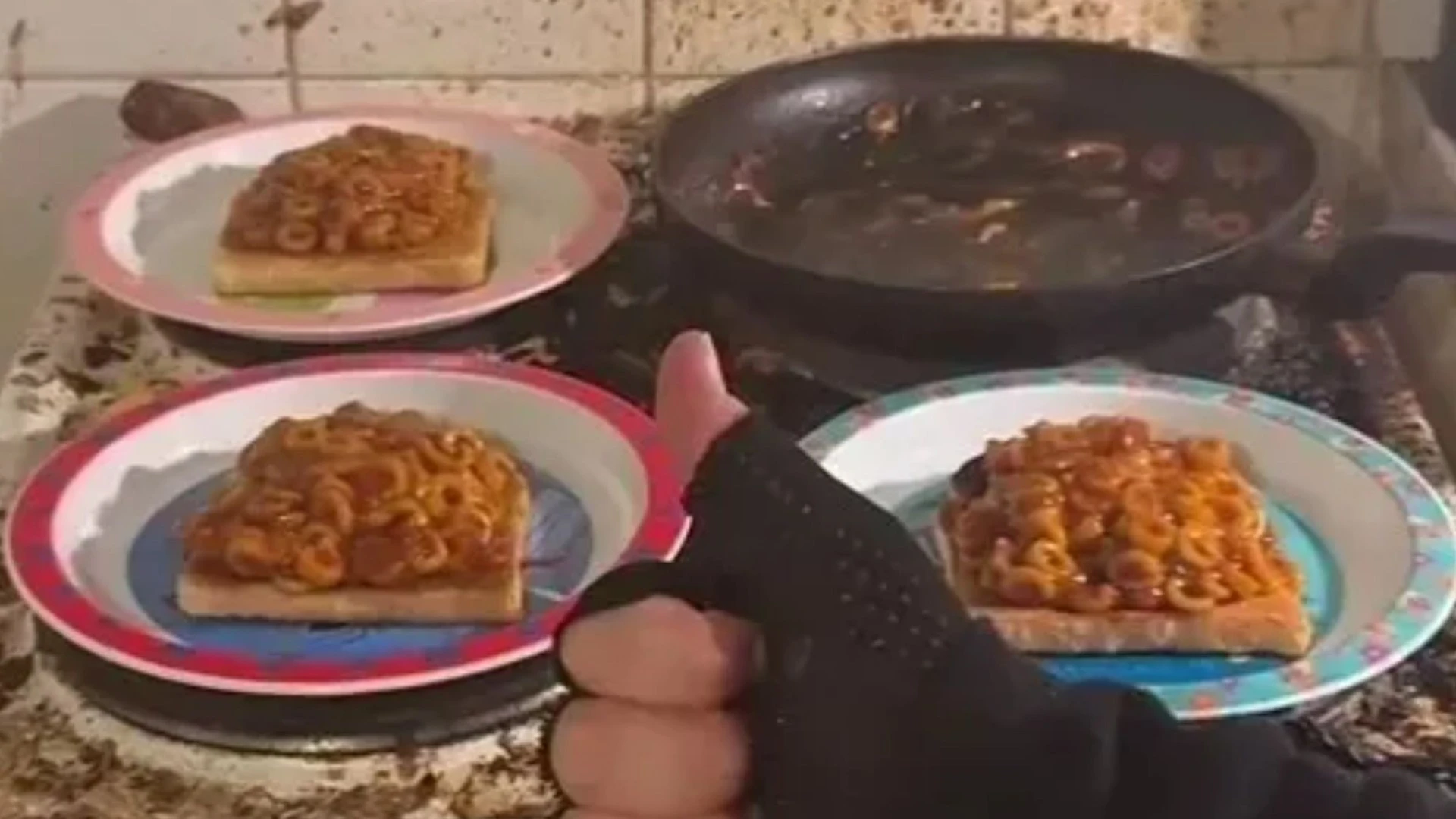 Broke single dad shares 88p dinner for his kids but trolls slam it as ‘gross’