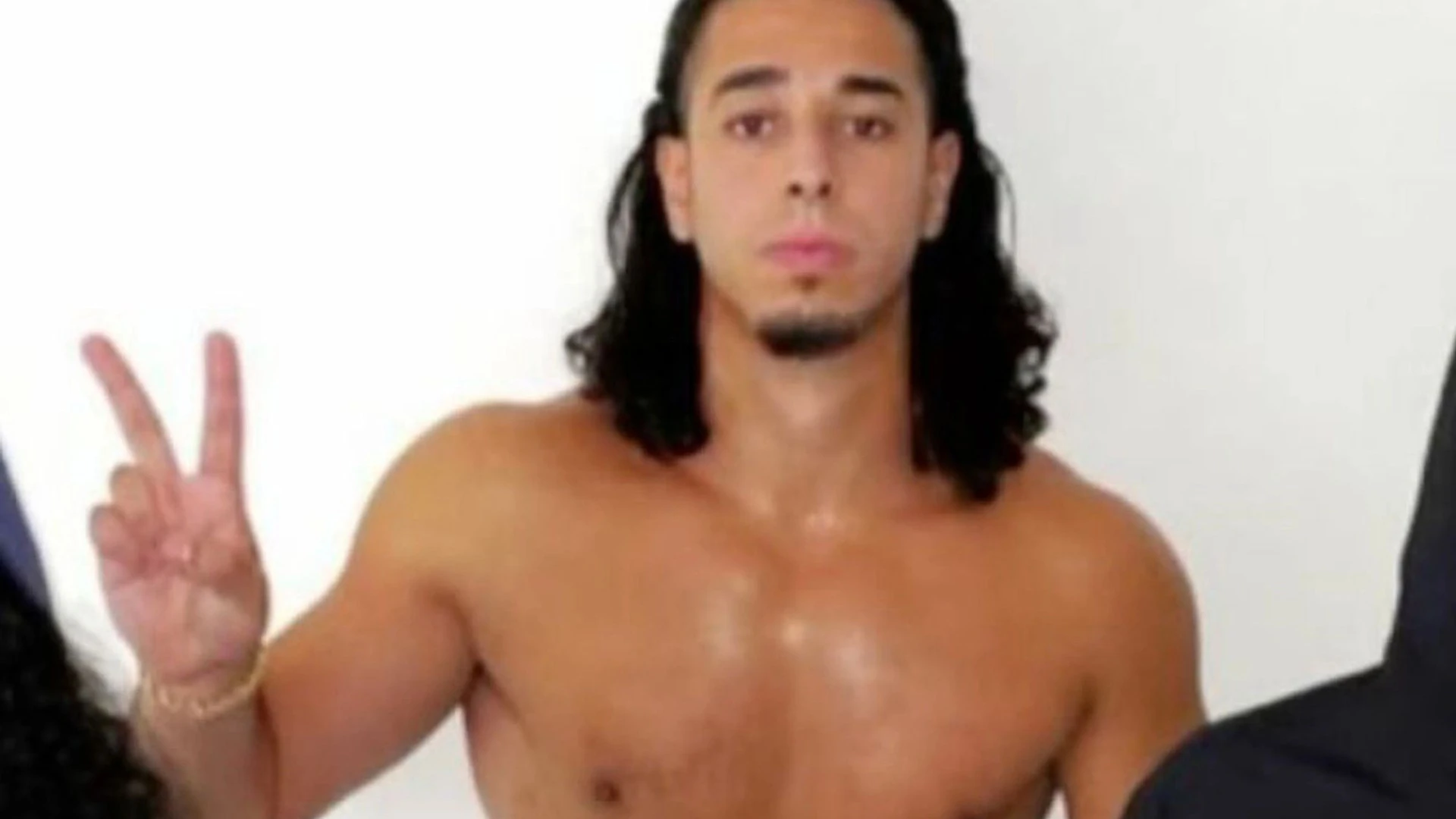 Shooting victim identified as rapper who was killed in front of tourists