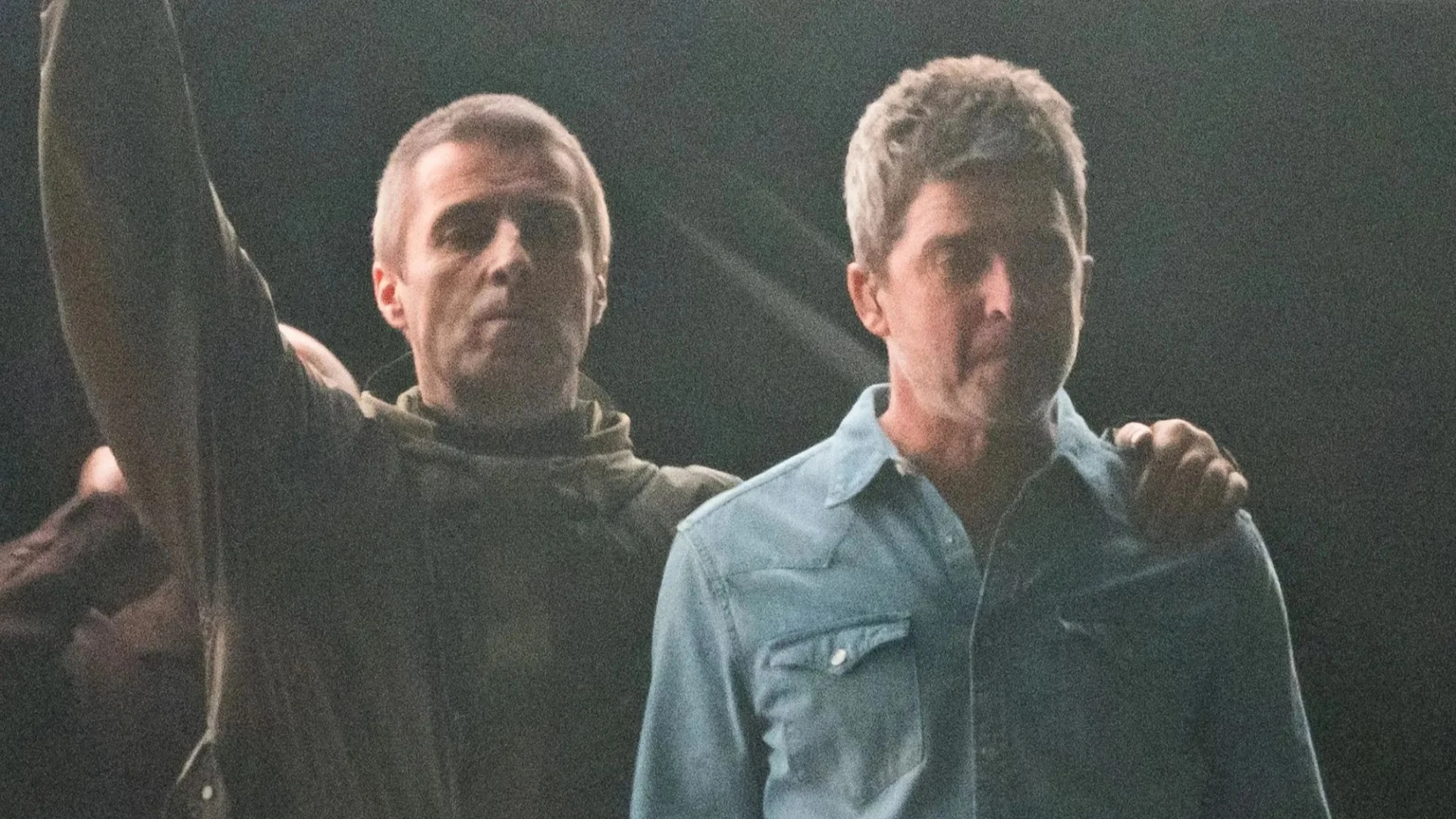 Gallagher brothers hire 24/7 security for mum ahead of Oasis's Manc gig