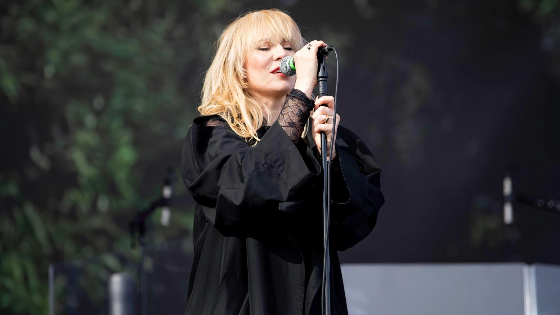 Watch awkward moment Natasha Bedingfield forgets lyrics at BBCR1's Big Weekend
