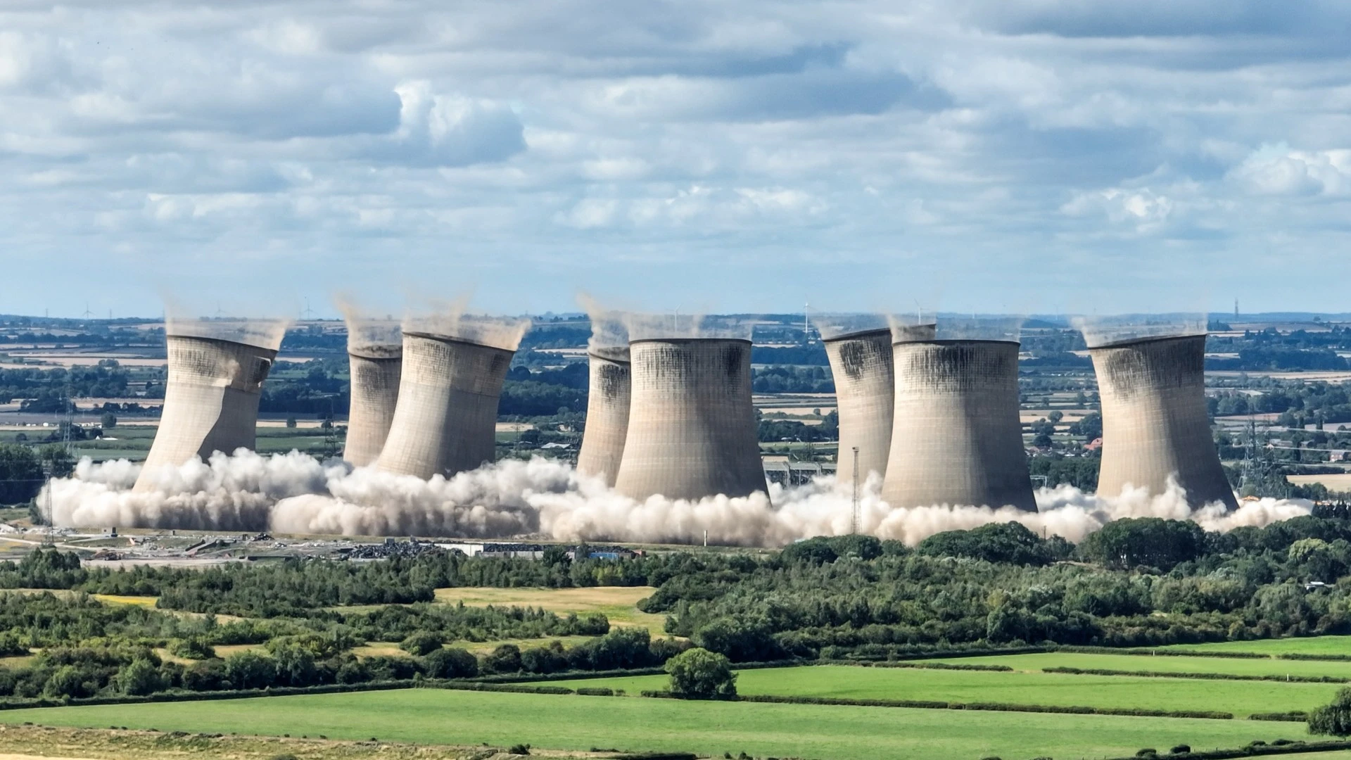Moment 375ft-tall cooling towers crash to ground in simultaneous demolition