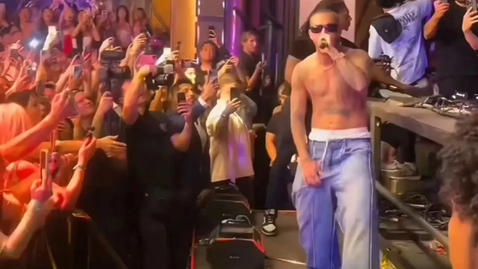 Watch as Justin Bieber lookalike tricks club into letting him perform