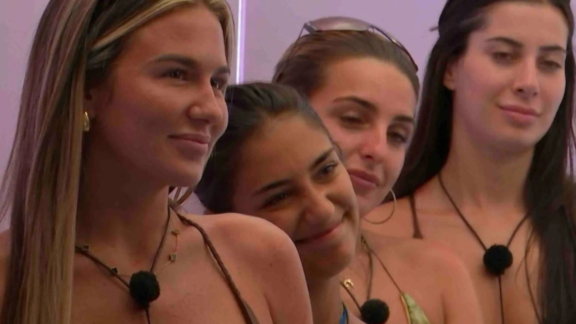 Love Island fans spot Shakira's 'smug' reaction as Meg and Dejon come under fire