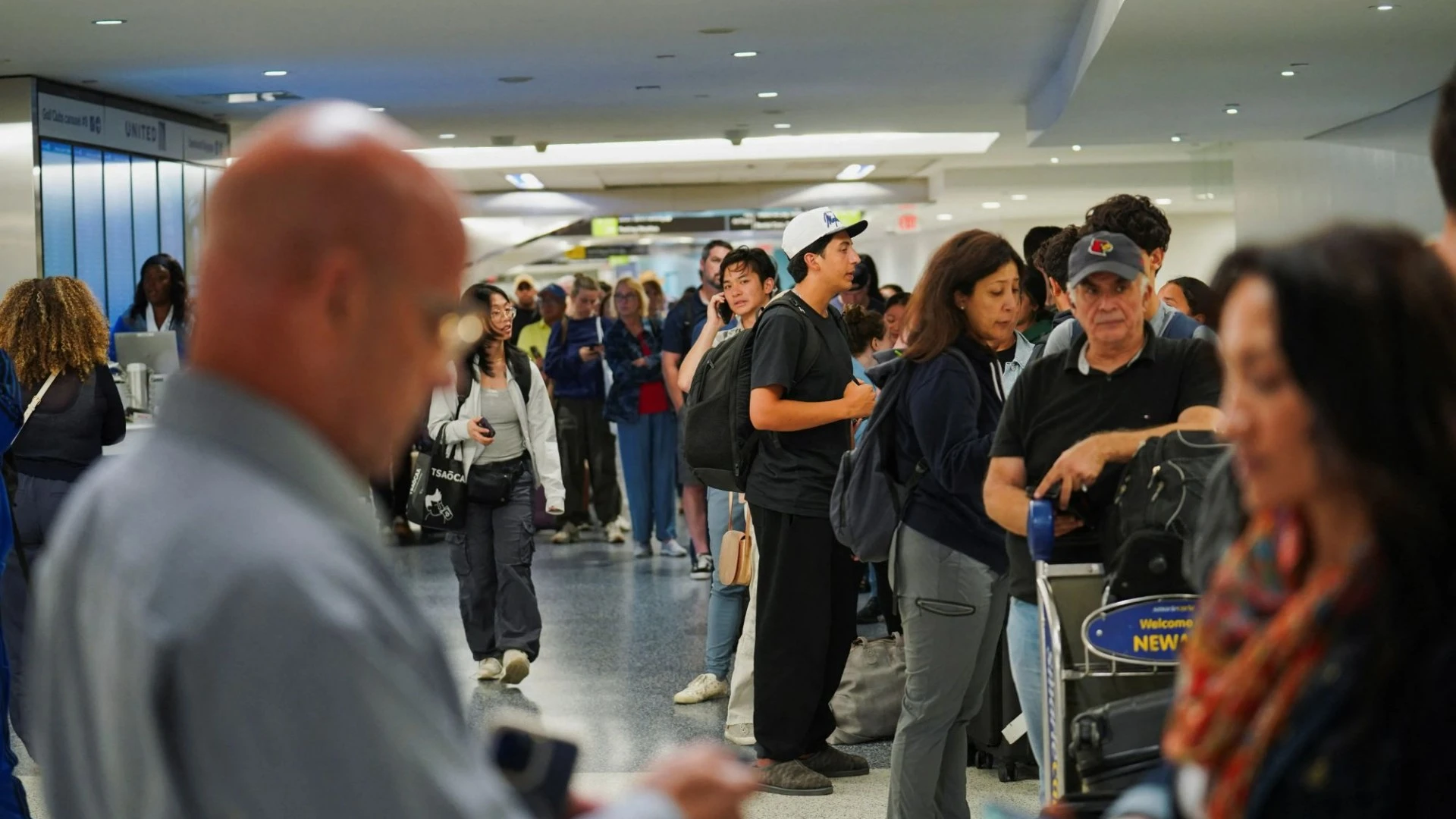 Travel chaos as huge international airline grounds ALL flights over 'tech issue'