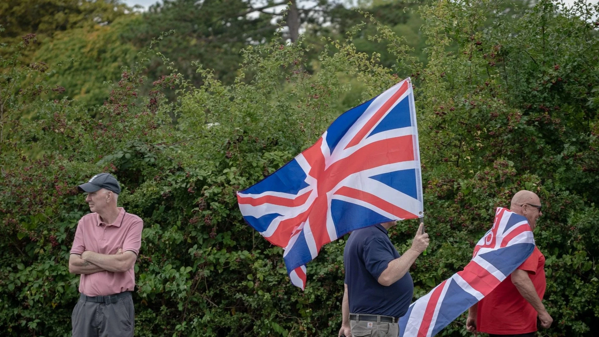 Fresh migrant protests underway as dozens demonstrate days after Epping ruling